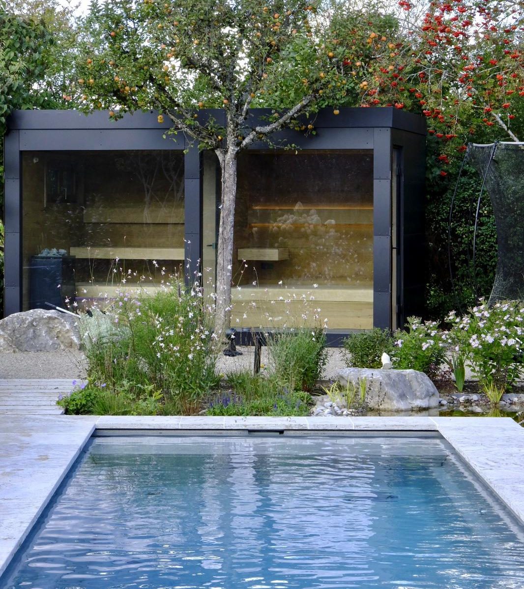Sauna und Pool in einem der schönsten Privatgärten im Jahr 2023