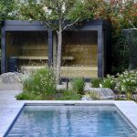 Sauna und Pool in einem der schönsten Privatgärten im Jahr 2023